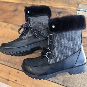 Black Vinyl Tweed plush Snow Boots Sz 7 JBU